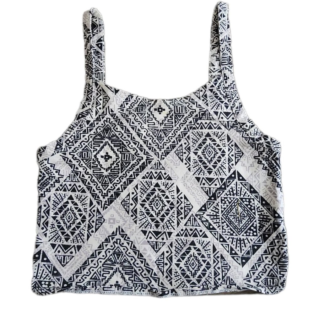 WHITE AND BLACK CROPPED TOP